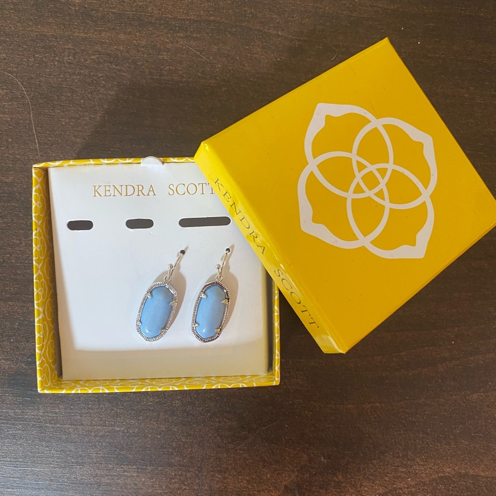 Elle Kendra Scott Earrings